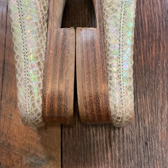 Stuart Weitzman Metallic Snakeskin Loafers with Silver Hardware Women’s size 7.5 - Picture 10 of 15